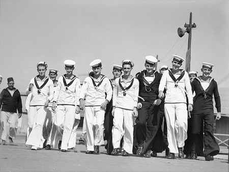 22nd Jul 1940. HMAS Sydney (II) liberty men come ashore for well deserved leave. (Photo: AWM 002432) 22nd Jul 1940. HMAS Sydney (II) liberty men come ashore for well deserved leave. (Photo: AWM 002432)